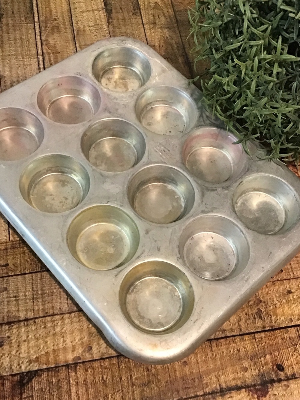 ♥️5/25$ vintage aluminum muffin tin